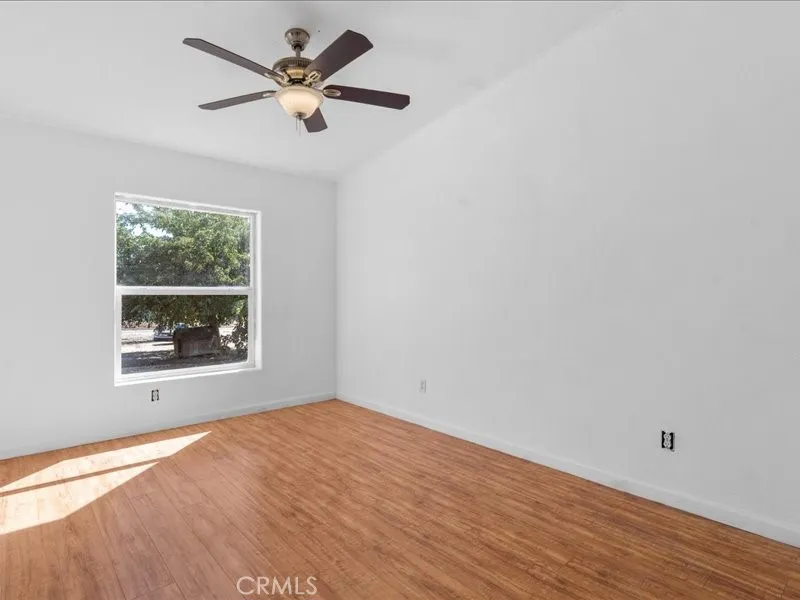 5670 Hollister Road Phelan, CA 92371