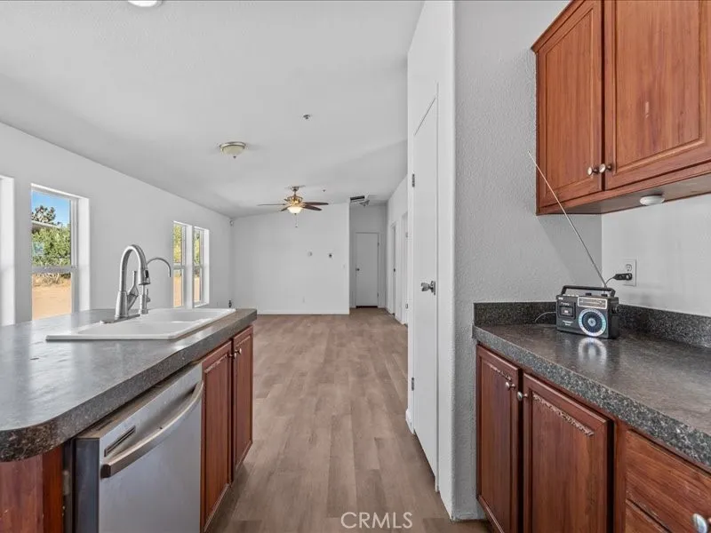 5670 Hollister Road Phelan, CA 92371