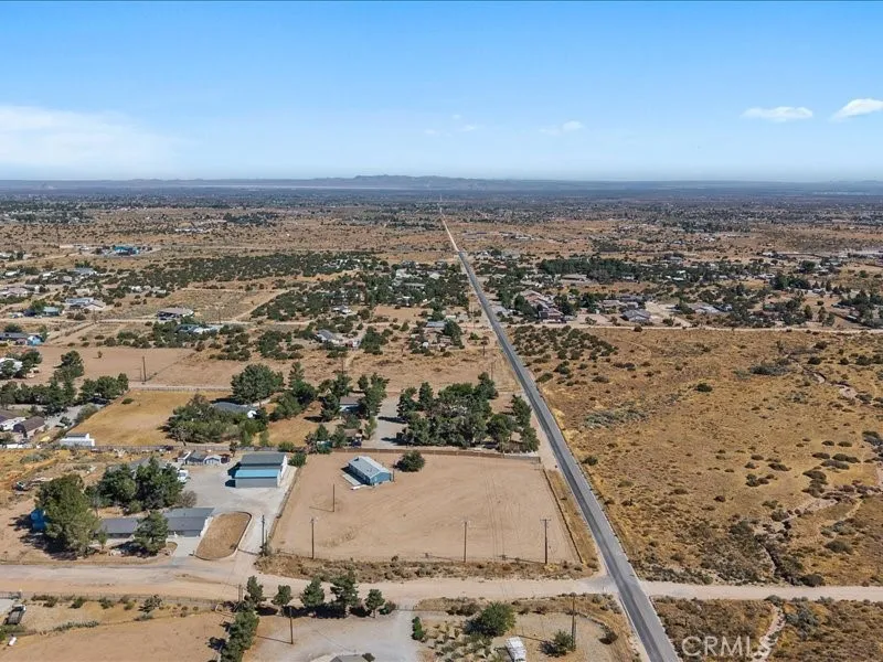 5670 Hollister Road Phelan, CA 92371