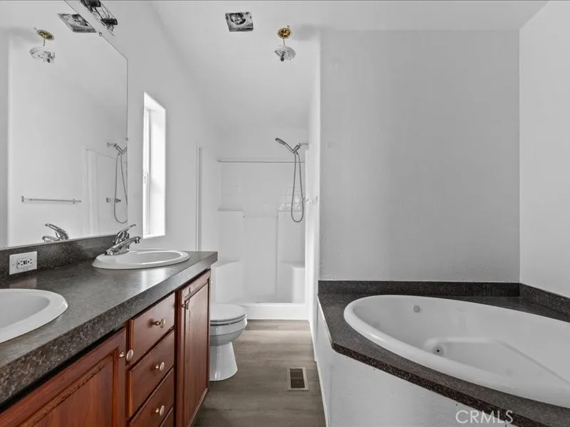 5670 Hollister Road Phelan, CA 92371