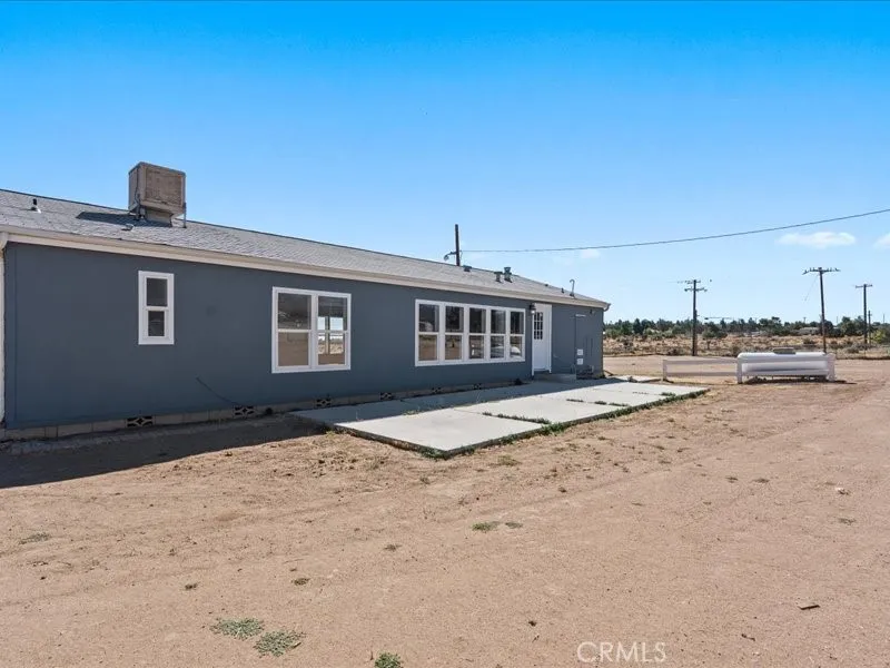 5670 Hollister Road Phelan, CA 92371