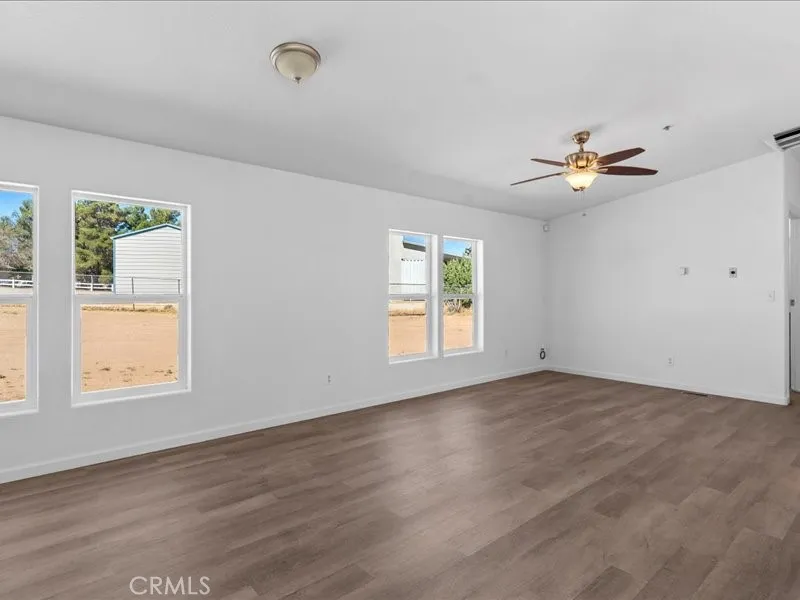 5670 Hollister Road Phelan, CA 92371