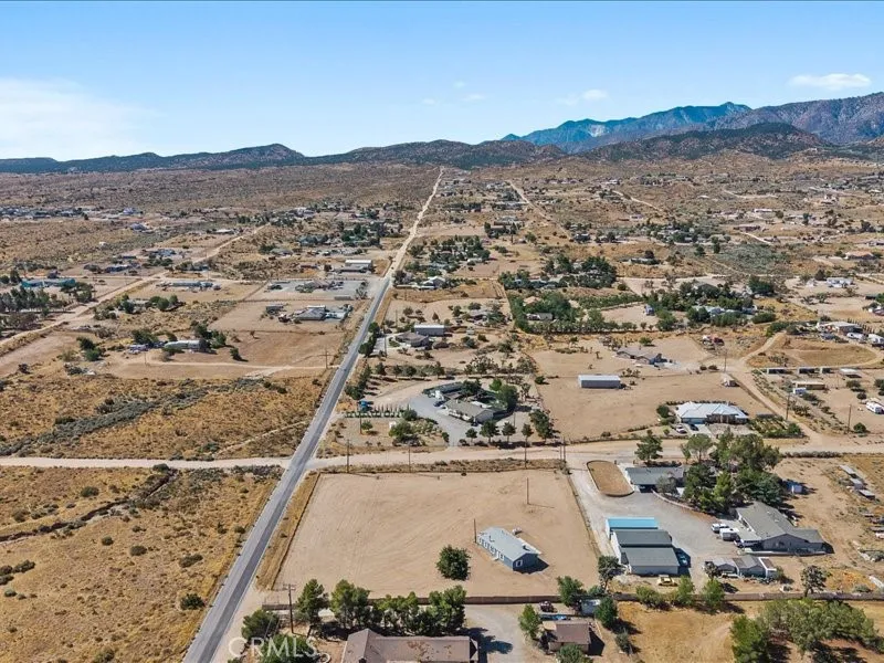 5670 Hollister Road Phelan, CA 92371