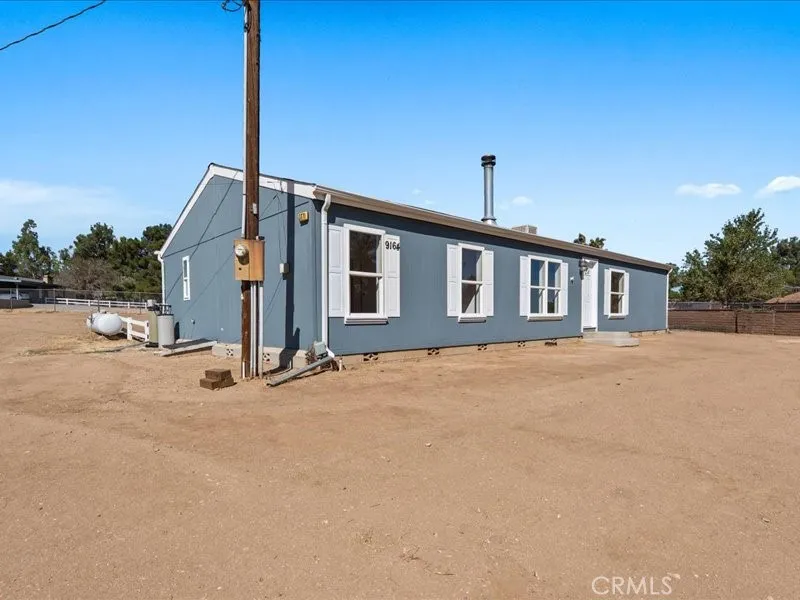 5670 Hollister Road Phelan, CA 92371
