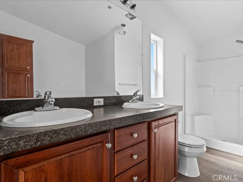 5670 Hollister Road Phelan, CA 92371