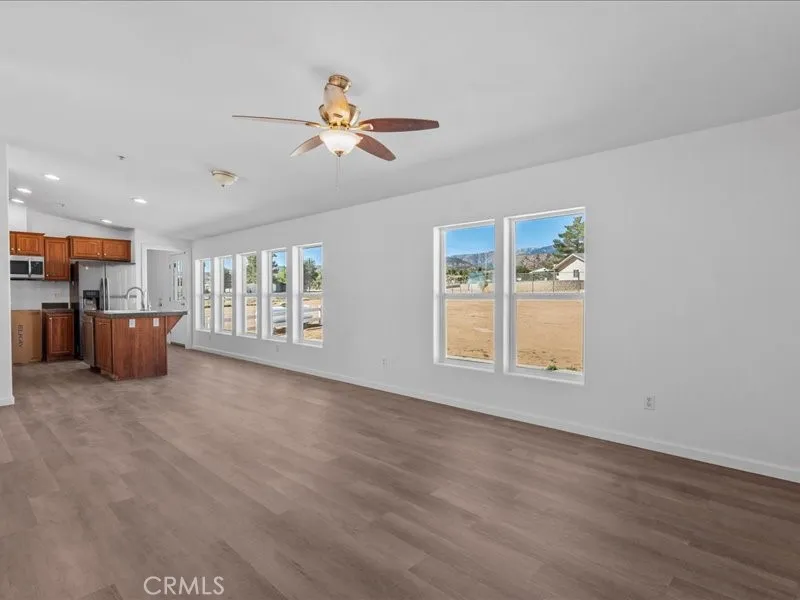5670 Hollister Road Phelan, CA 92371