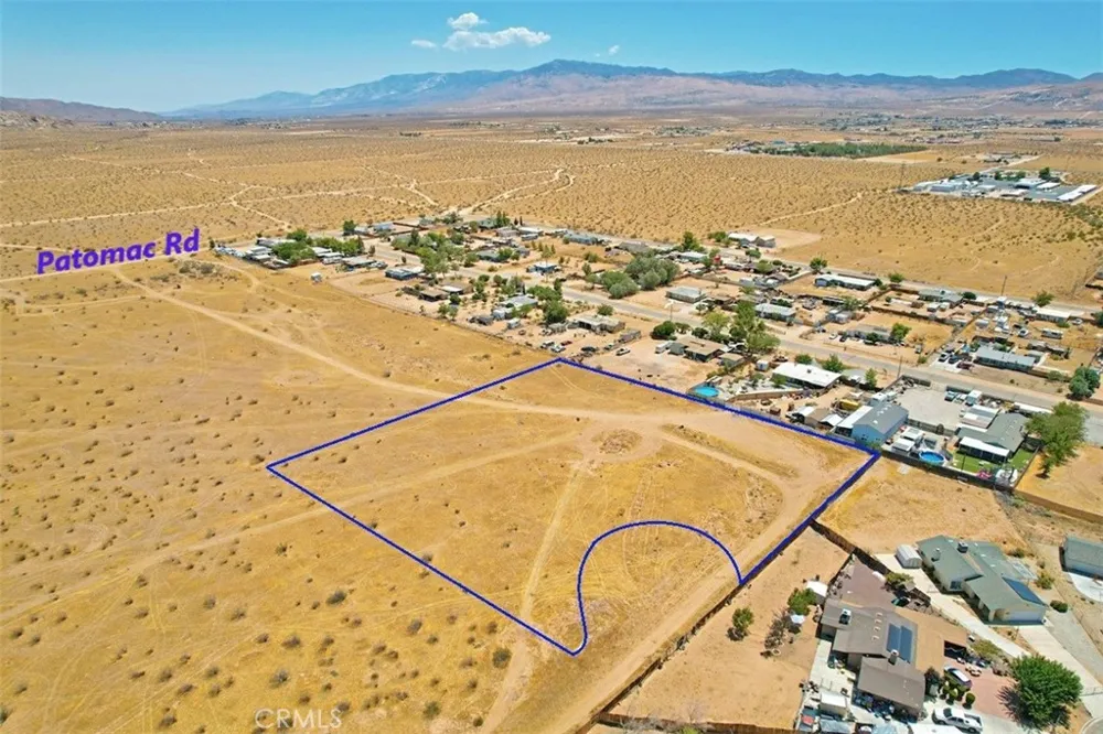 32 Nicola Road Apple Valley, CA 92308