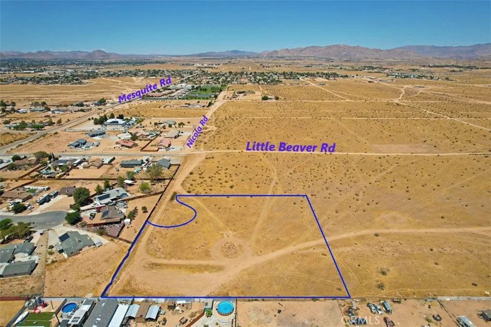 32 Nicola Road Apple Valley, CA 92308