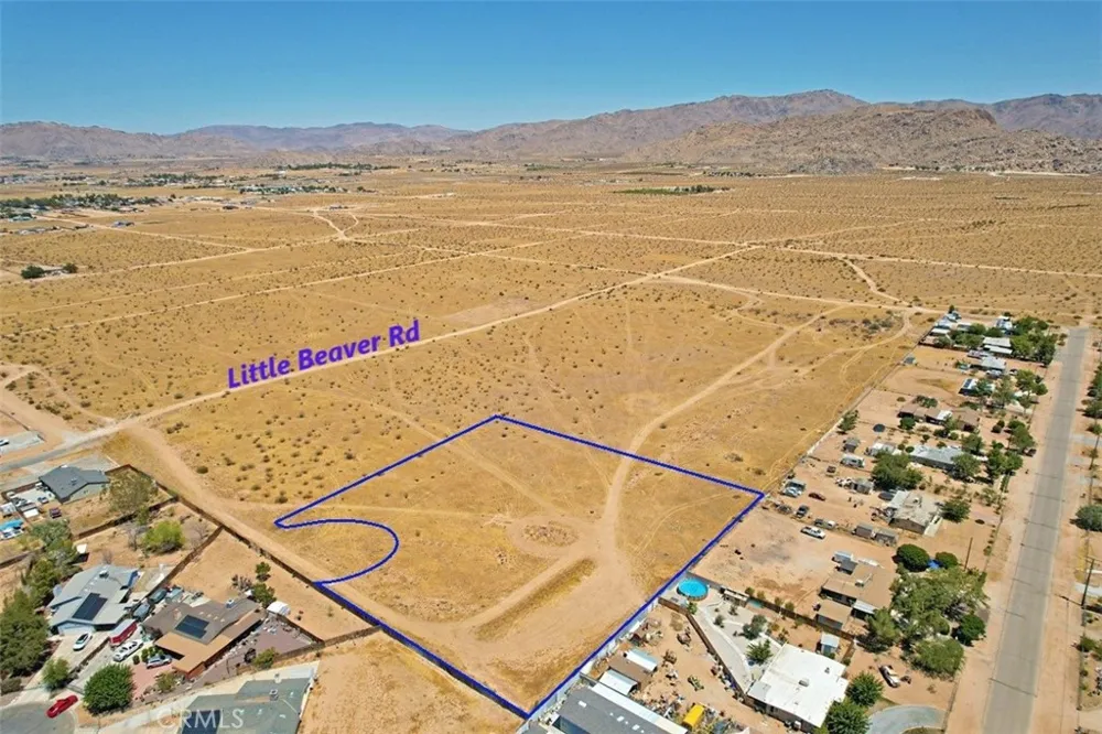 32 Nicola Road Apple Valley, CA 92308