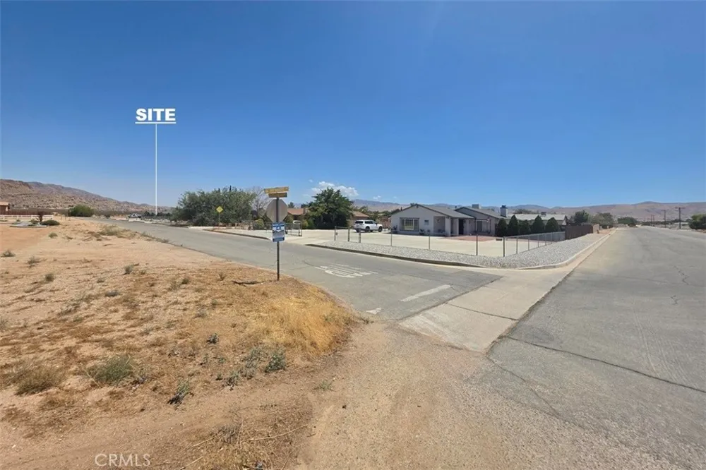 32 Nicola Road Apple Valley, CA 92308