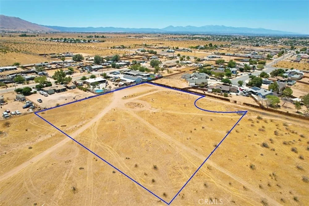 32 Nicola Road Apple Valley, CA 92308