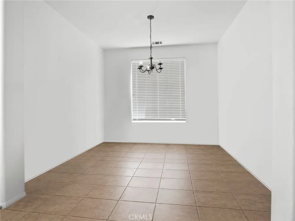 3854 Bluff Perris, CA 92571