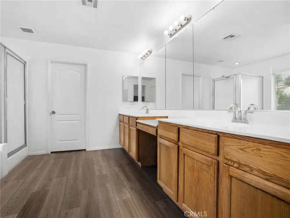 3854 Bluff Perris, CA 92571
