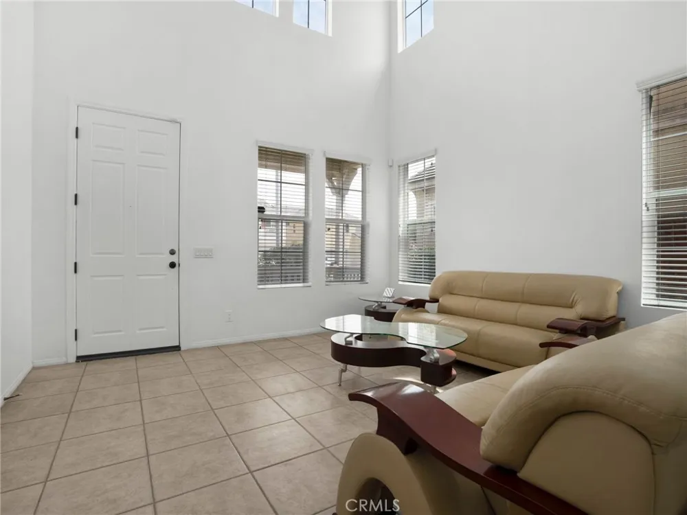 3854 Bluff Perris, CA 92571