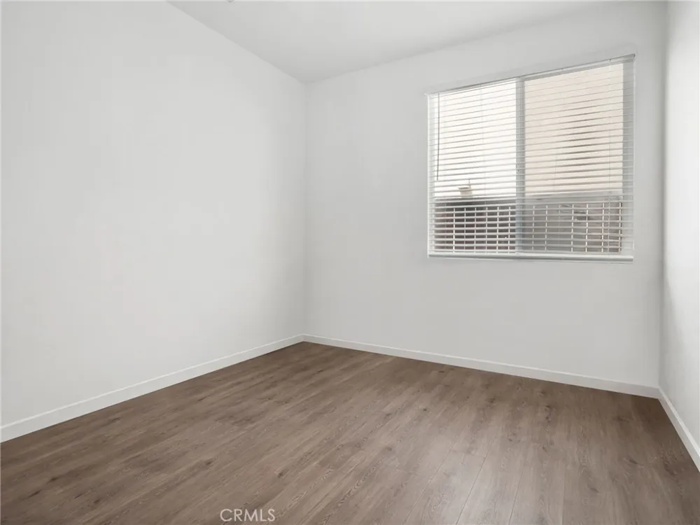 3854 Bluff Perris, CA 92571