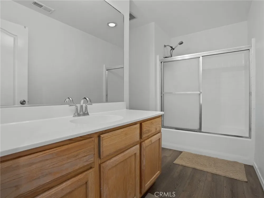 3854 Bluff Perris, CA 92571