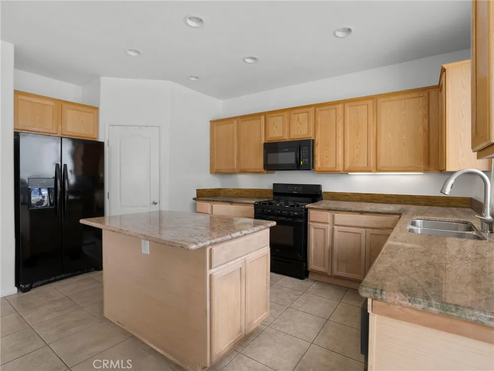 3854 Bluff Perris, CA 92571