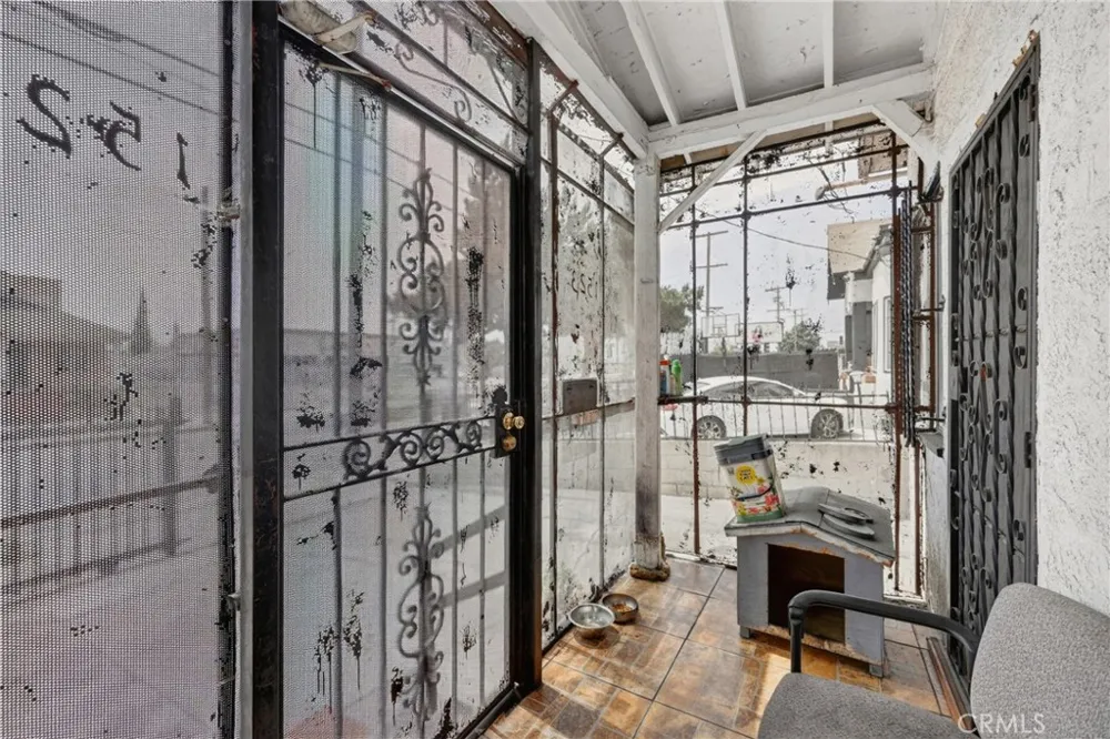 1523 E Vernon Los Angeles, CA 90011