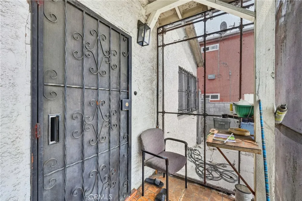1523 E Vernon Los Angeles, CA 90011