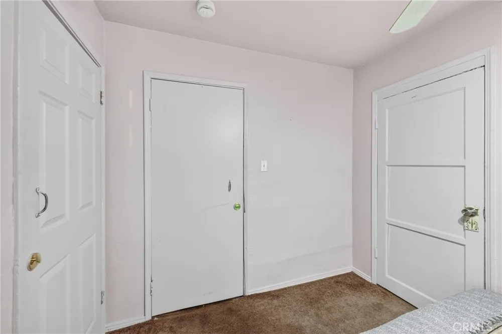 1523 E Vernon Los Angeles, CA 90011