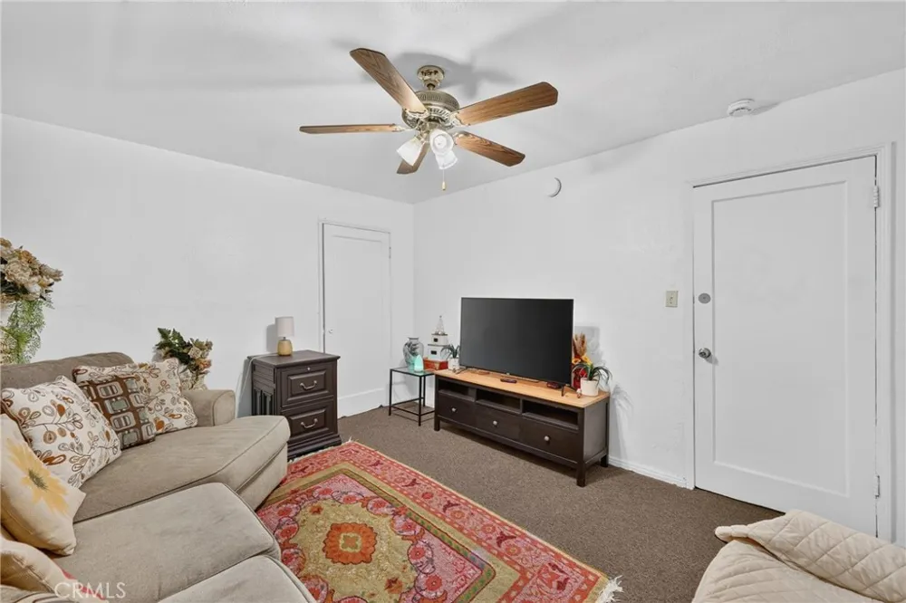 1523 E Vernon Los Angeles, CA 90011