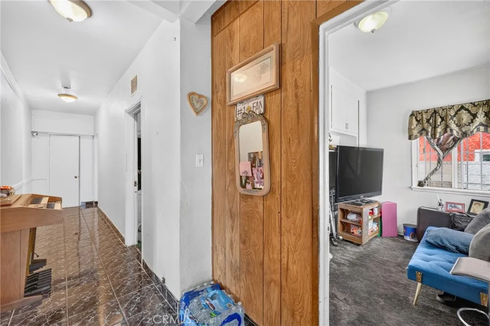 1523 E Vernon Los Angeles, CA 90011
