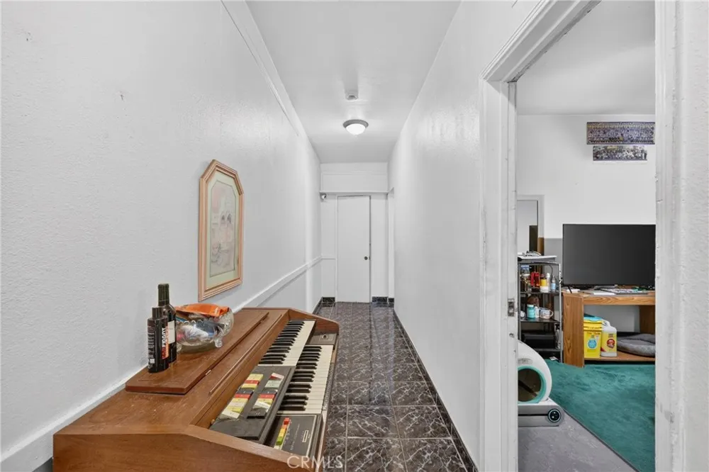 1523 E Vernon Los Angeles, CA 90011