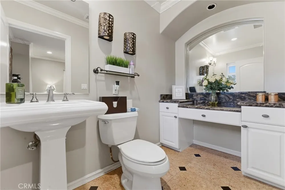 520 W Hermosa Fullerton, CA 92835