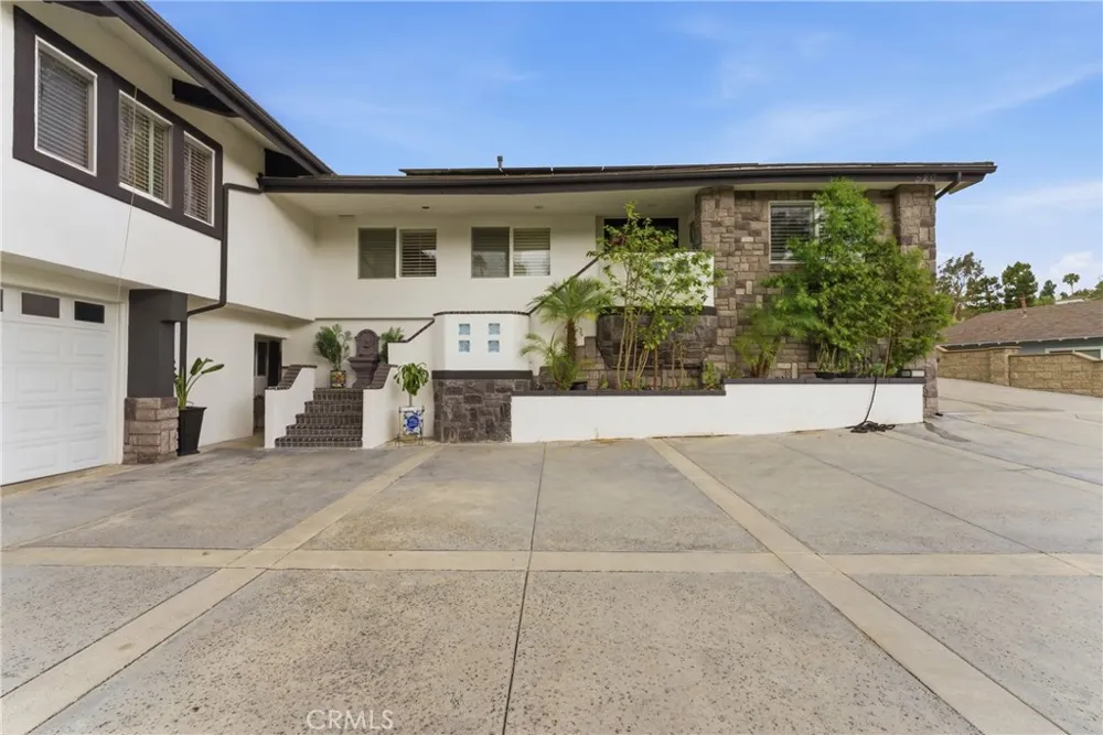 520 W Hermosa Fullerton, CA 92835