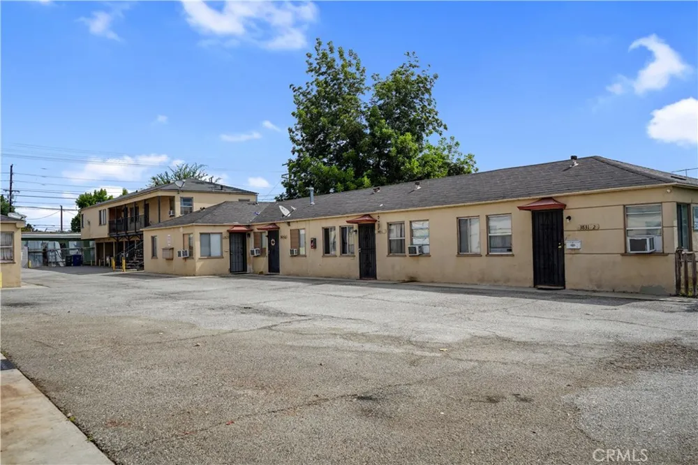 3823 Walnut Cudahy, CA 90201