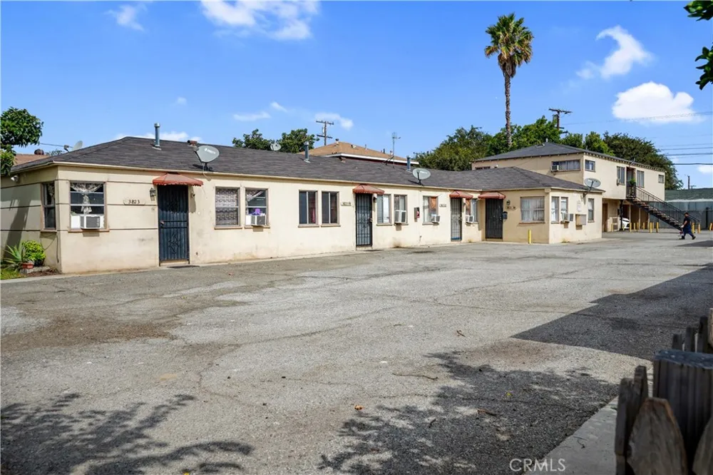 3823 Walnut Cudahy, CA 90201