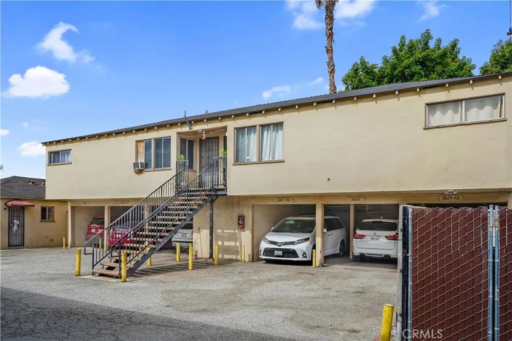 3823 Walnut Cudahy, CA 90201