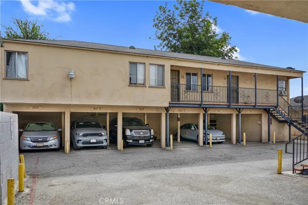 3823 Walnut Cudahy, CA 90201