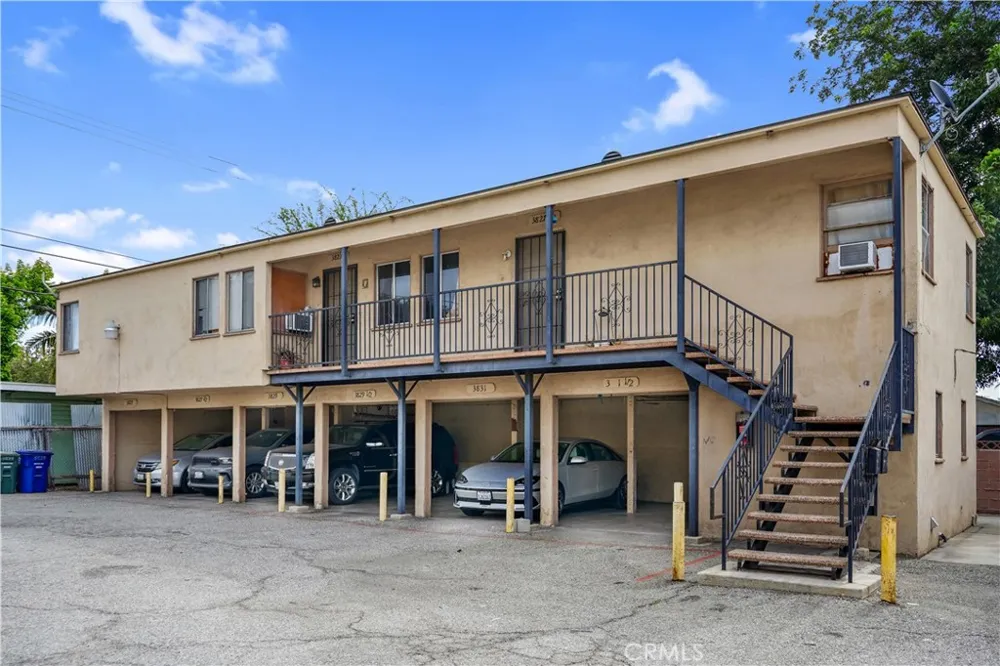 3823 Walnut Cudahy, CA 90201