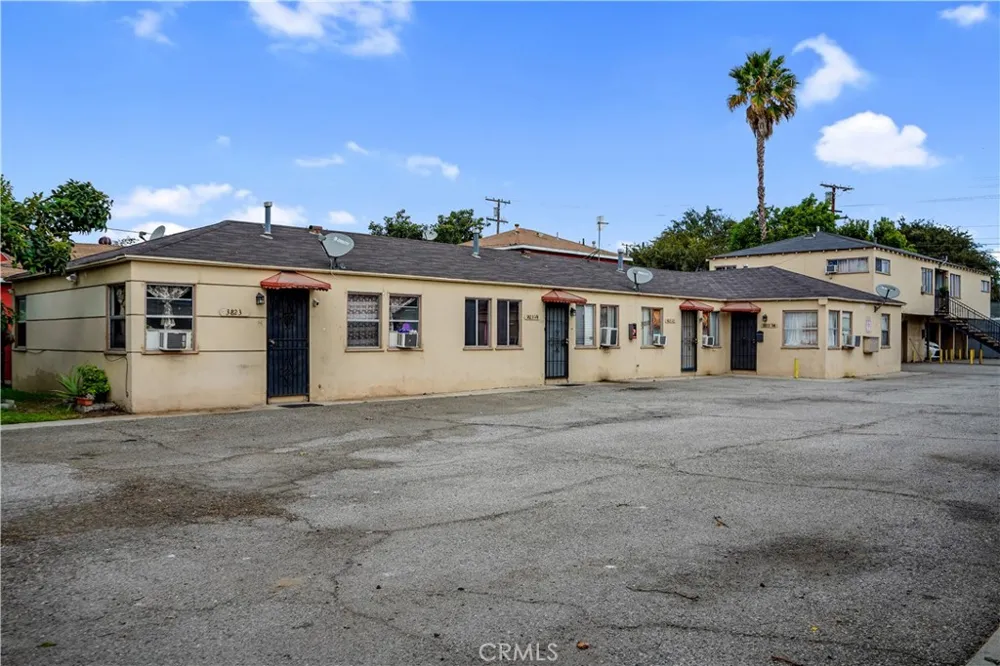 3823 Walnut Cudahy, CA 90201