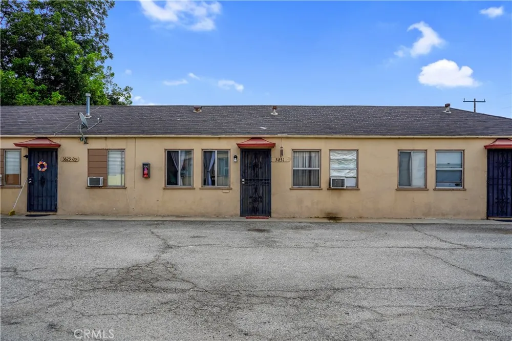 3823 Walnut Cudahy, CA 90201