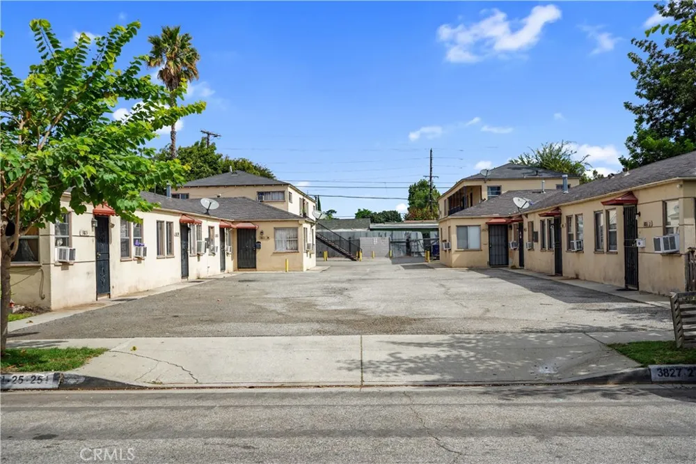 3823 Walnut Cudahy, CA 90201