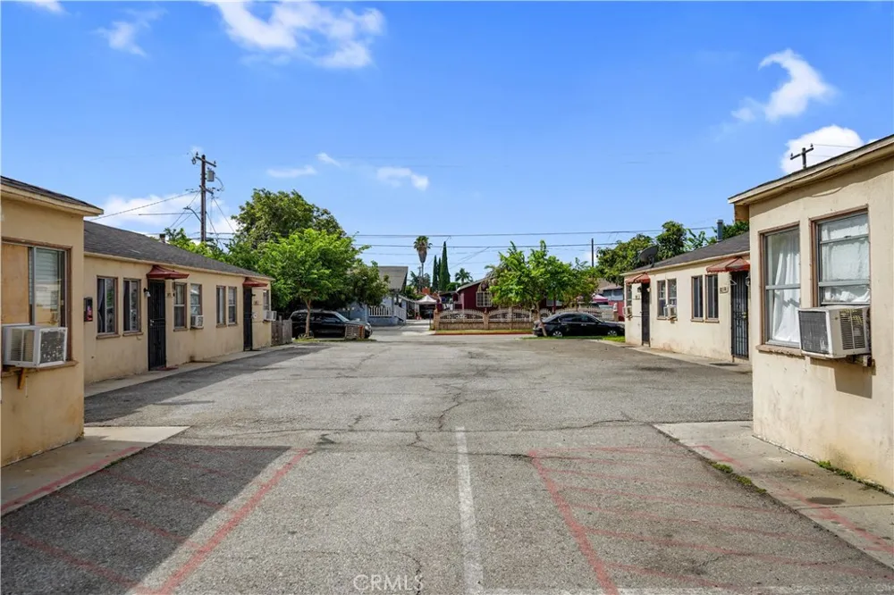 3823 Walnut Cudahy, CA 90201