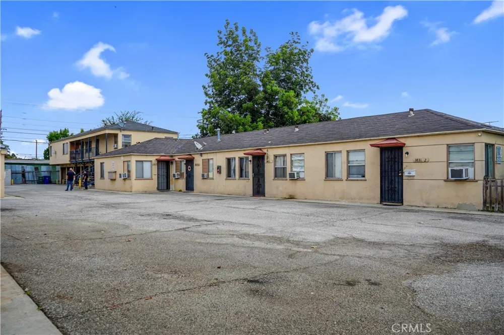 3823 Walnut Cudahy, CA 90201