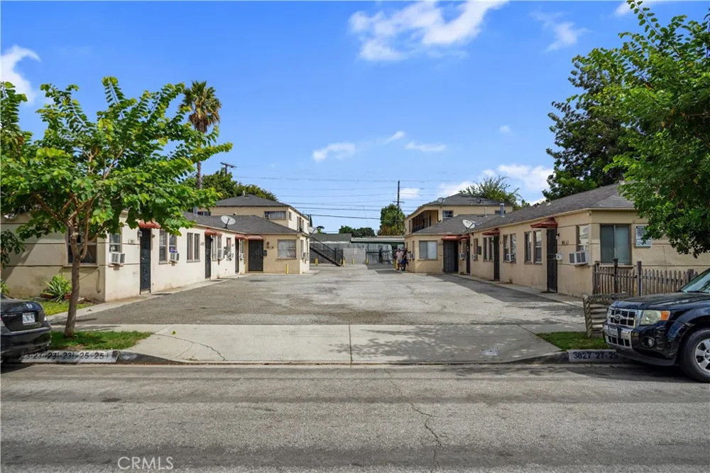 3823 Walnut Cudahy, CA 90201