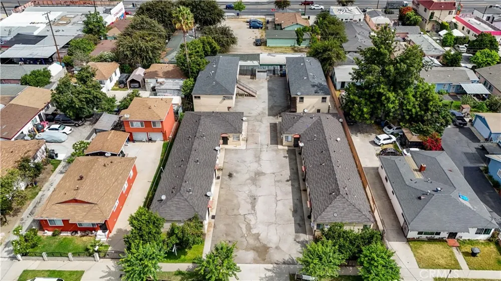 3823 Walnut Cudahy, CA 90201