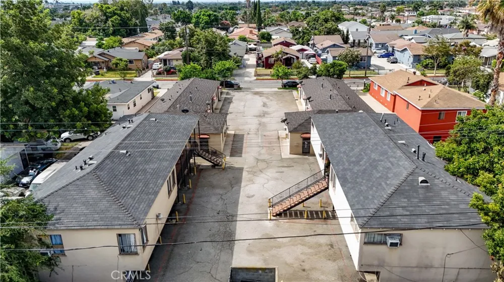 3823 Walnut Cudahy, CA 90201