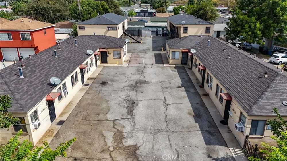 3823 Walnut Cudahy, CA 90201