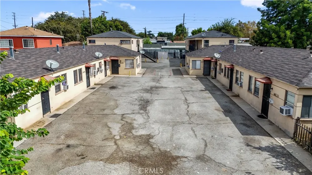 3823 Walnut Cudahy, CA 90201