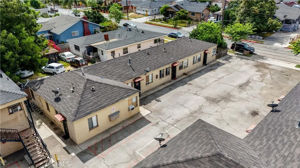 3823 Walnut Cudahy, CA 90201