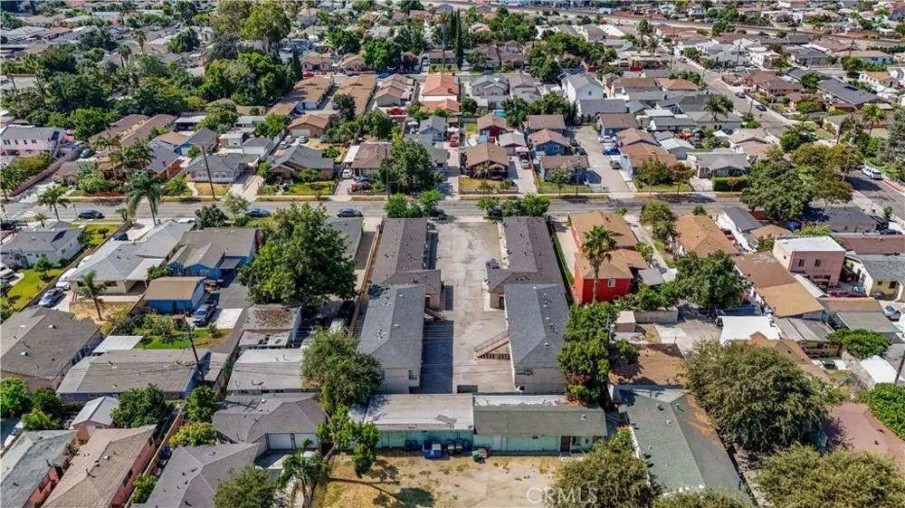 3823 Walnut Cudahy, CA 90201