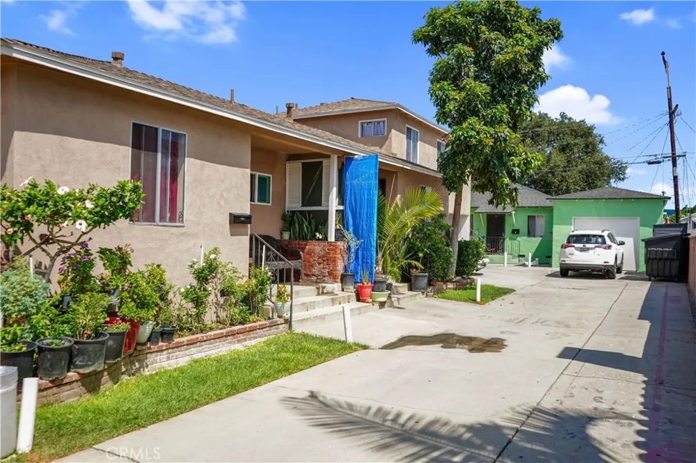 4959 E 60th Maywood, CA 90270