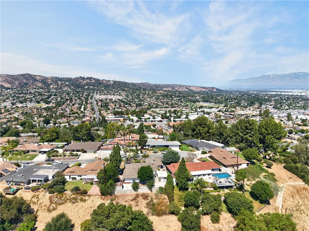 2610 El Volcan Hacienda Heights, CA 91745