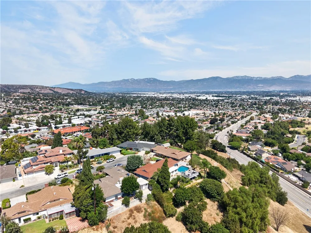 2610 El Volcan Hacienda Heights, CA 91745
