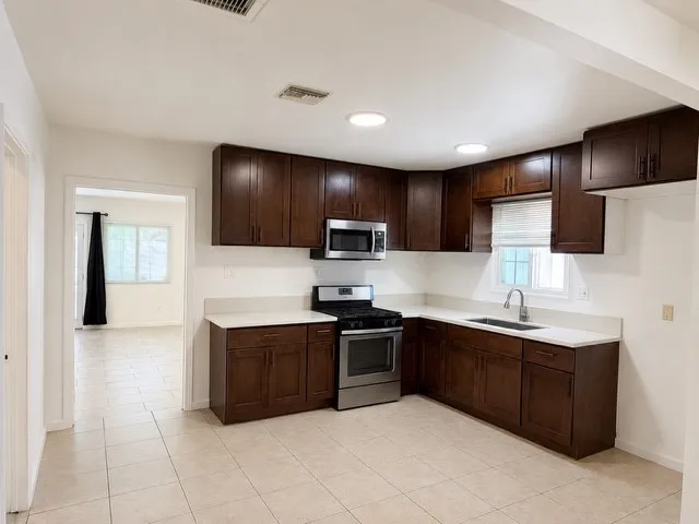 10515 Firmona Lennox, CA 90304